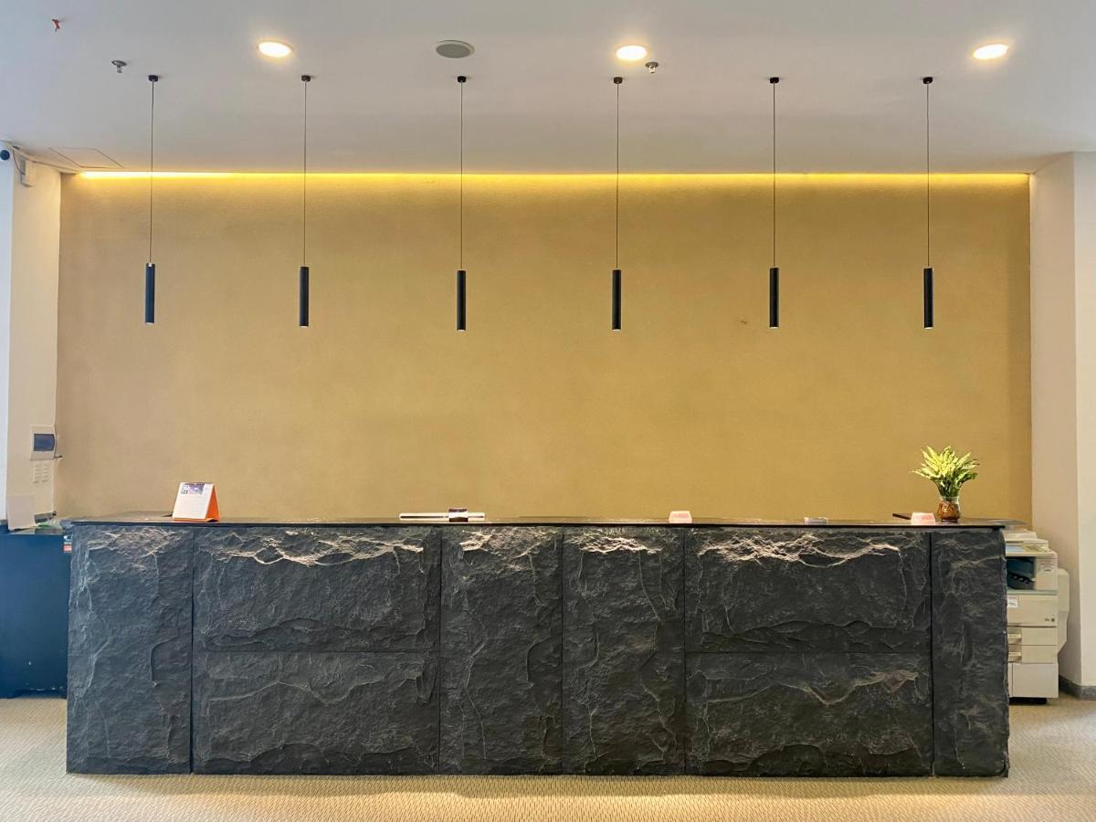 The Arrivals - Cozy Hotel - Pool & Skybar - Sgcenter ホーチミン市 エクステリア 写真