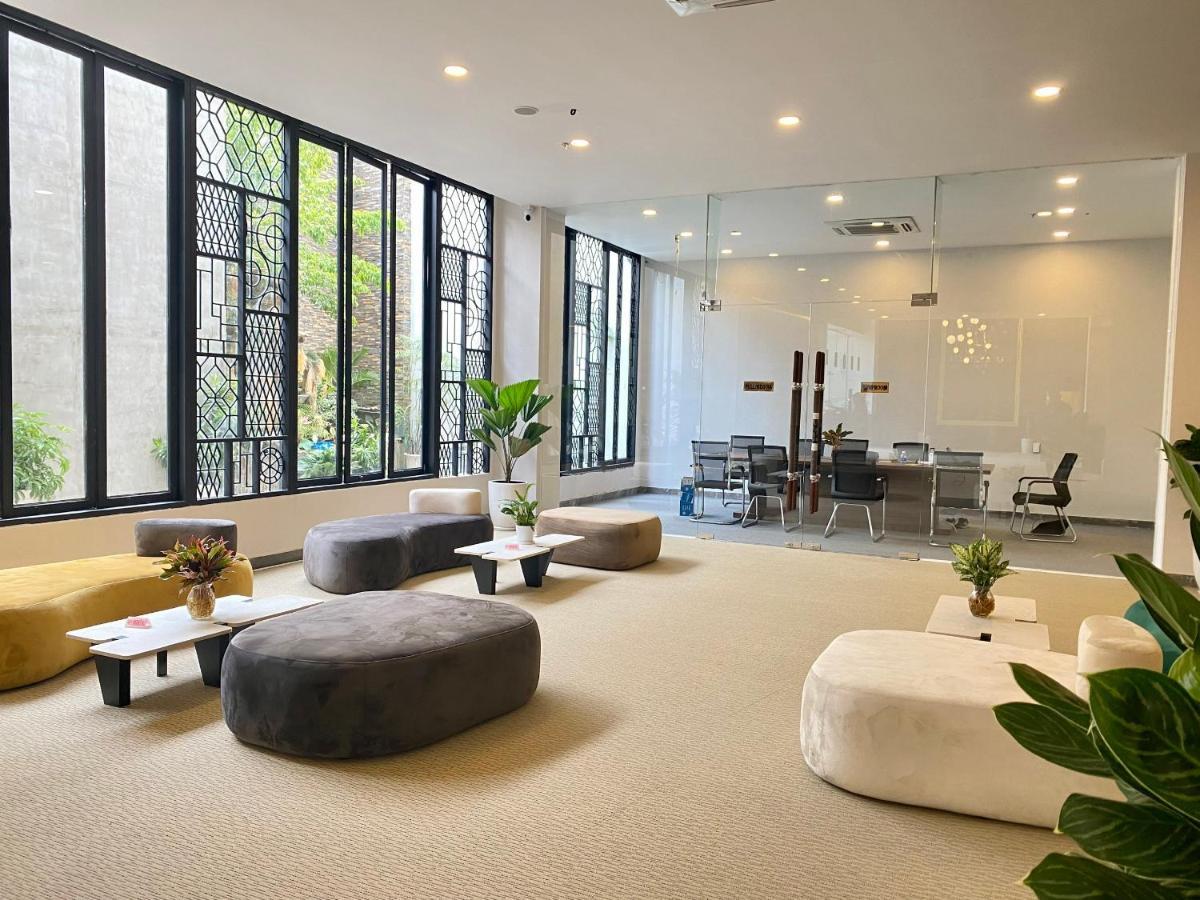 The Arrivals - Cozy Hotel - Pool & Skybar - Sgcenter ホーチミン市 エクステリア 写真