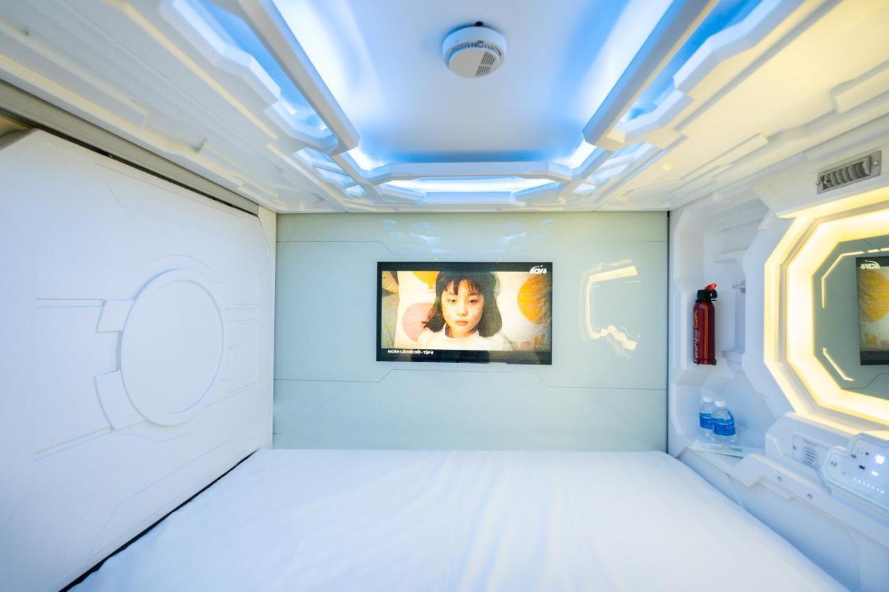 The Arrivals - Cozy Hotel - Pool & Skybar - Sgcenter ホーチミン市 エクステリア 写真
